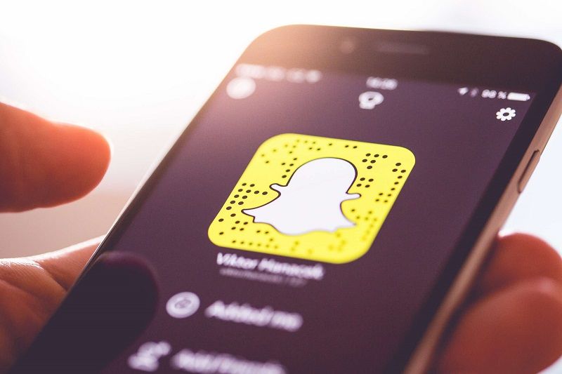 Como carregar fotografias ou vídeos guardados para o Snapchat