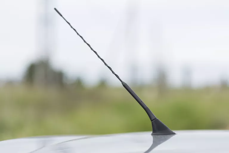 Como escolher uma nova antena automóvel