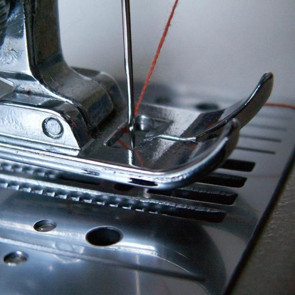 Como azeitar uma máquina de costura - 8 passos