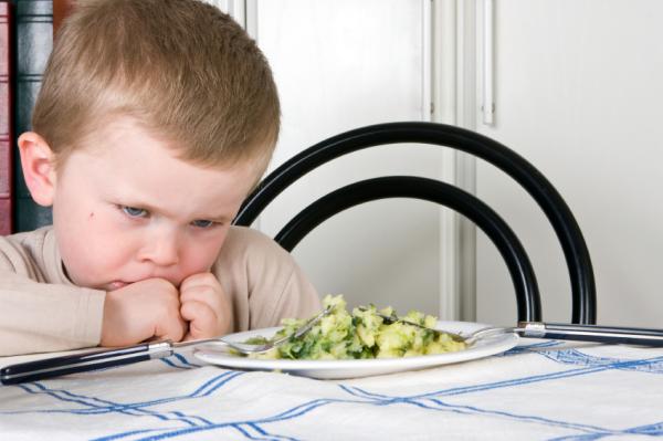O que fazer se o meu filho não quiser comer legumes - 6 passos