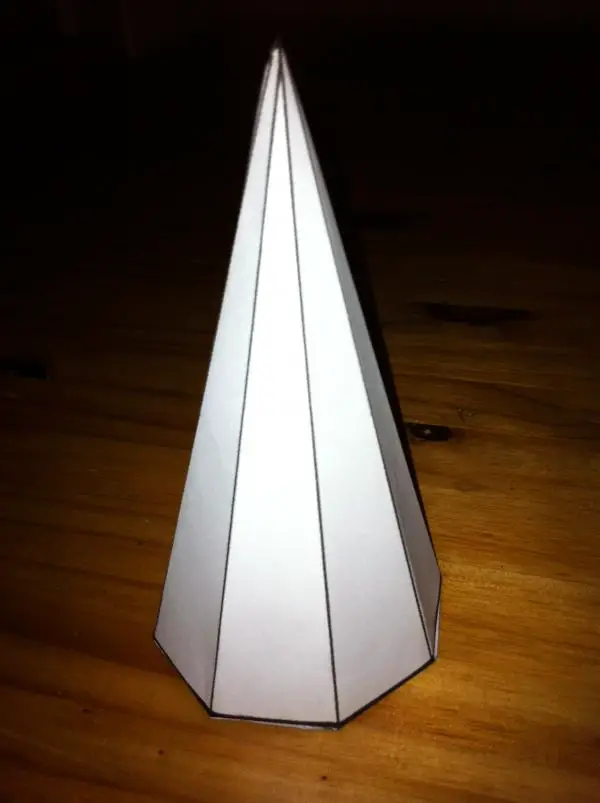 Como fazer uma pirâmide com uma base octogonal - 5 passos