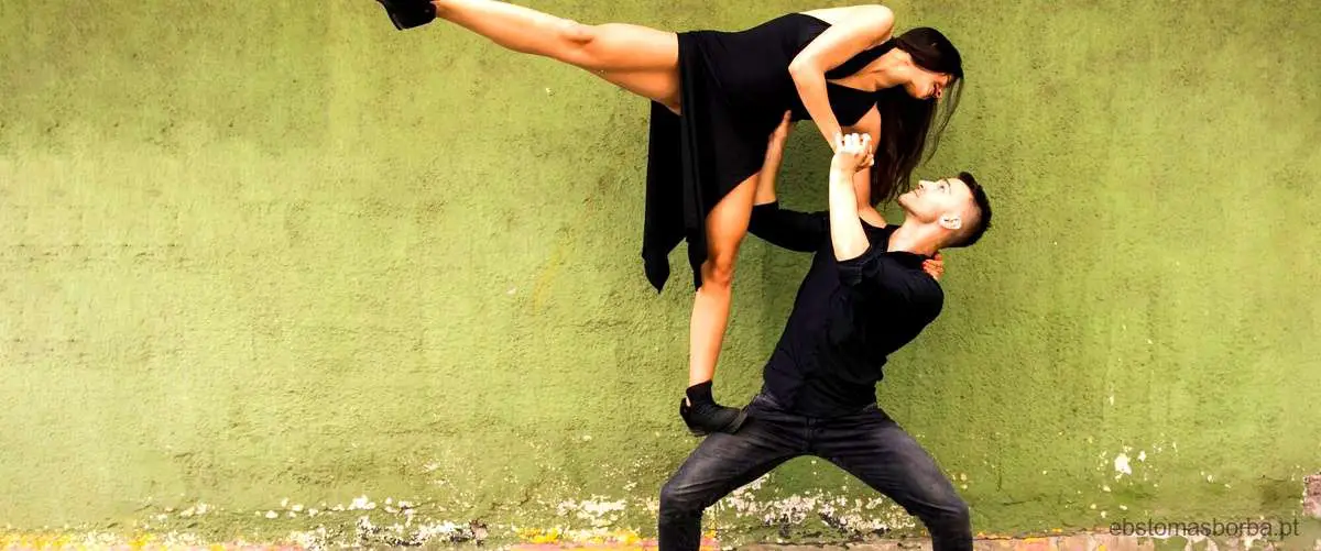 Em que ano as danças urbanas começaram a se popularizar no Brasil?