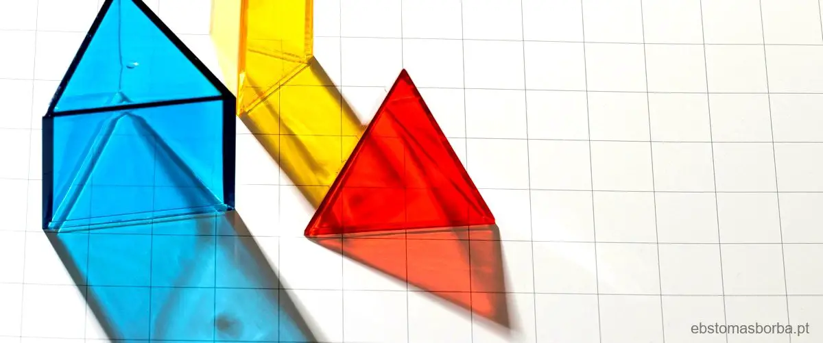 Qual é a área de um triângulo ABC, onde c=2cm, B=3cm e a=60°?
