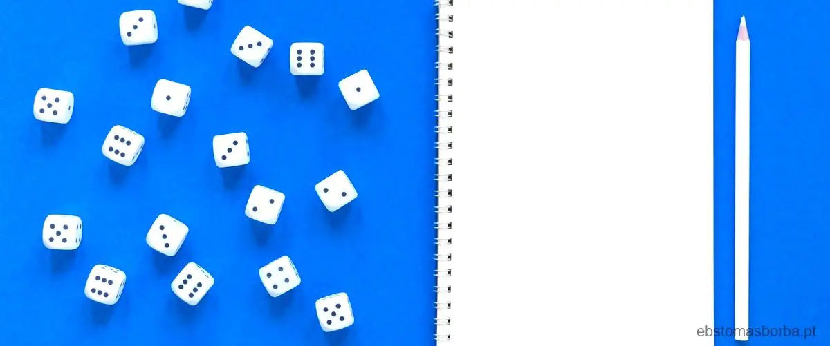 Qual é a soma dos números das quatro faces não visíveis do cubo da esquerda?
