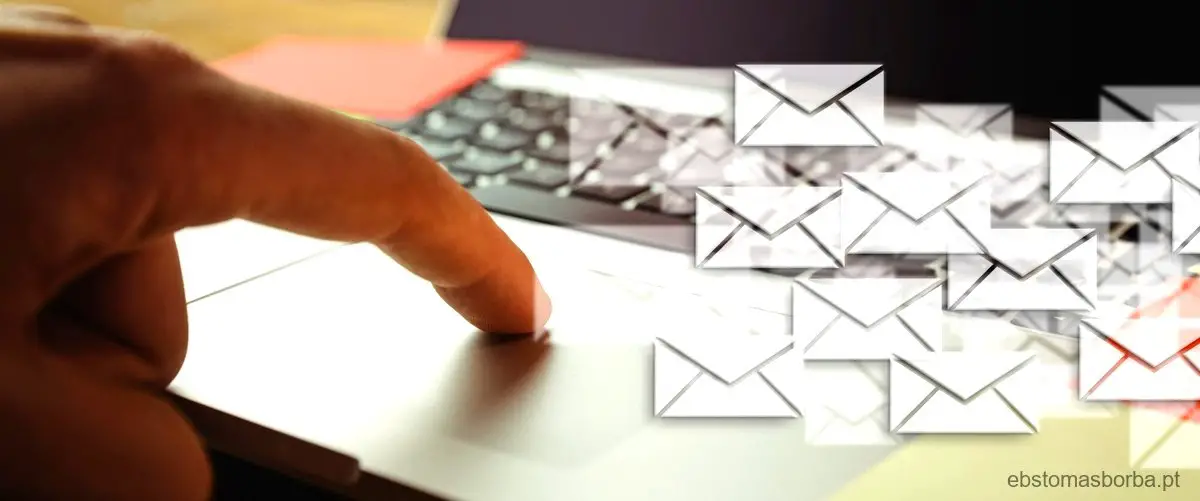 Qual é o significado da mensagem eletrônica E-mail juntada sem complemento?
