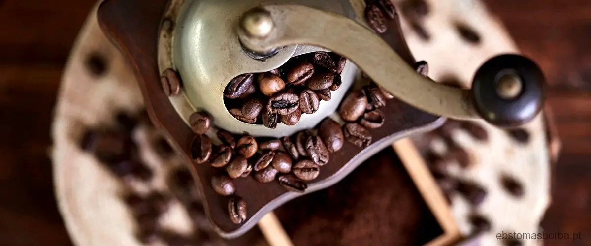 Qual setor foi estimulado pela economia cafeeira?