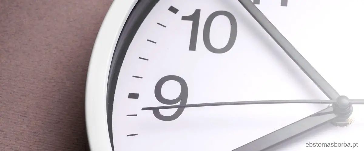Quantas vezes por dia os ponteiros que indicam horas e minutos em um relógio formam uma linha reta?