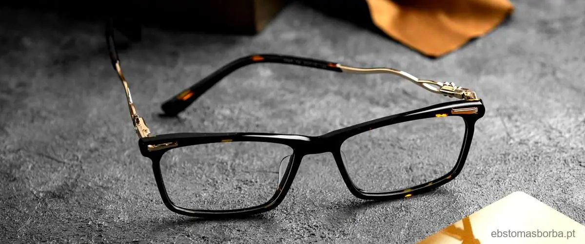Quem foi o pioneiro na fabricação dos primeiros óculos?